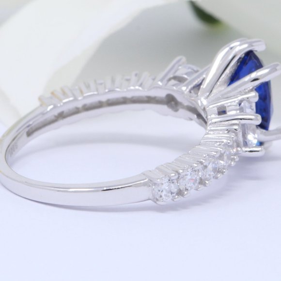 0.81 Carat Teardrop Pear Blue Sapphire Round Cubic - Picture 2 of 3